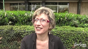 Am&eacute;lie Nous R&eacute;serve Un Trio Chaud Avec Mme Renard Son Ancienne Prof