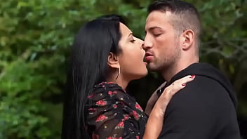 Attractive Mom Mariska Will get Fucked In Each Gap By Neighbor